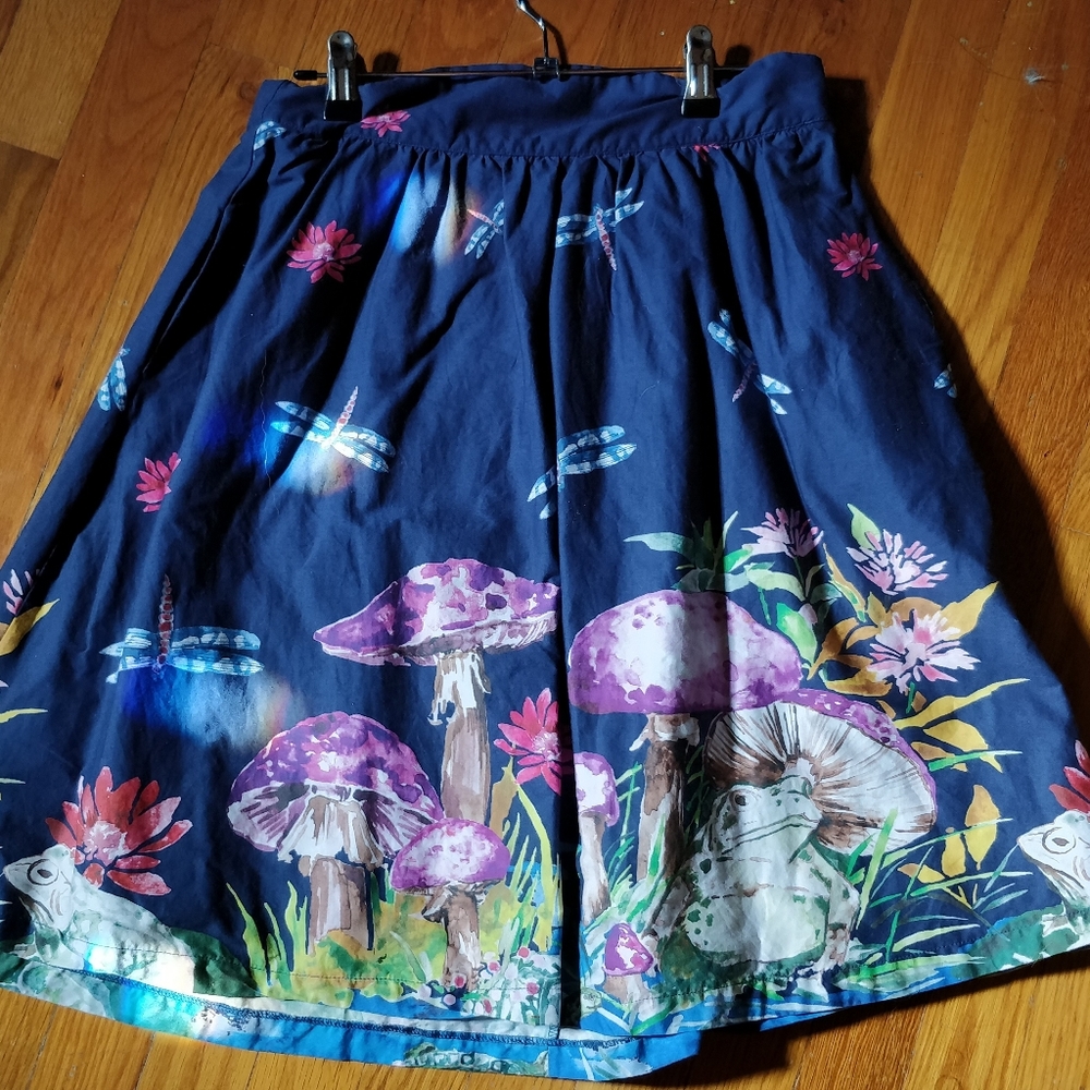 LNWOT modcloth forest skirt size medium  with pockets
